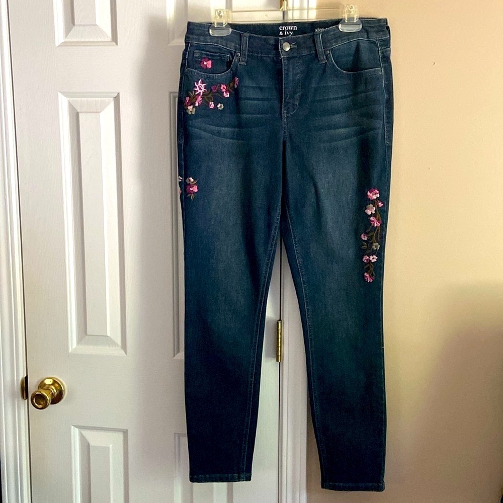 Crown & Ivy Women’s Floral Embroidered Dark Wash Mid Rise Skinny Jeans Size 10R - Picture 2 of 9